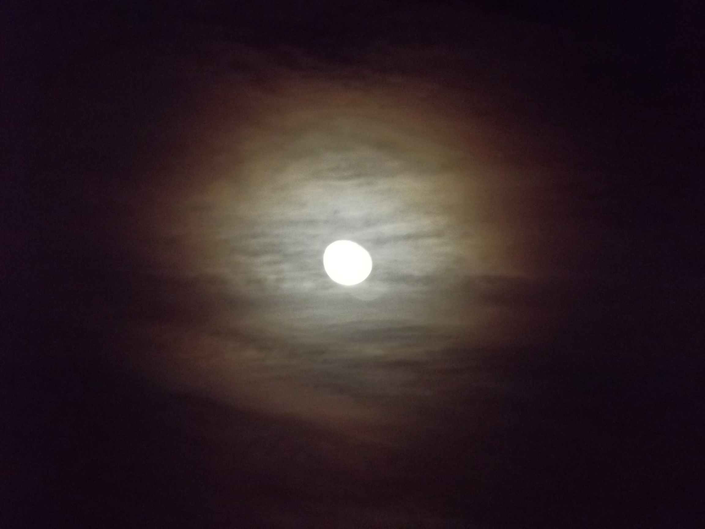 Mond in den Wolken